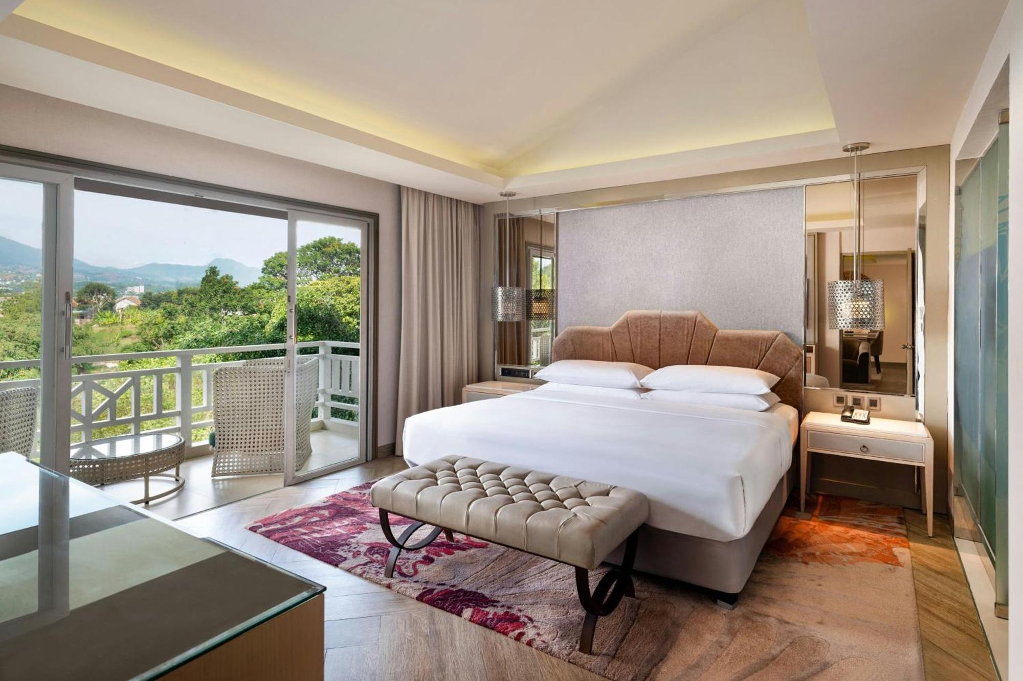 Sheraton Bandung Hotel & Towers Exterior photo